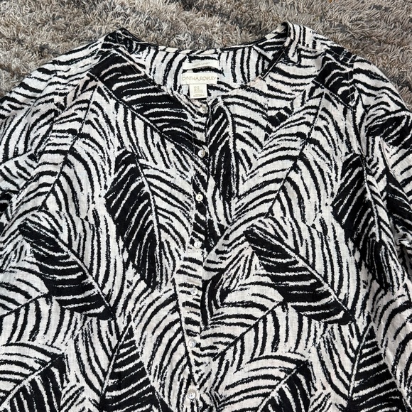 Cynthia Rowley 100% linen, tropical black and off white print
Size 2X - Picture 2 of 9